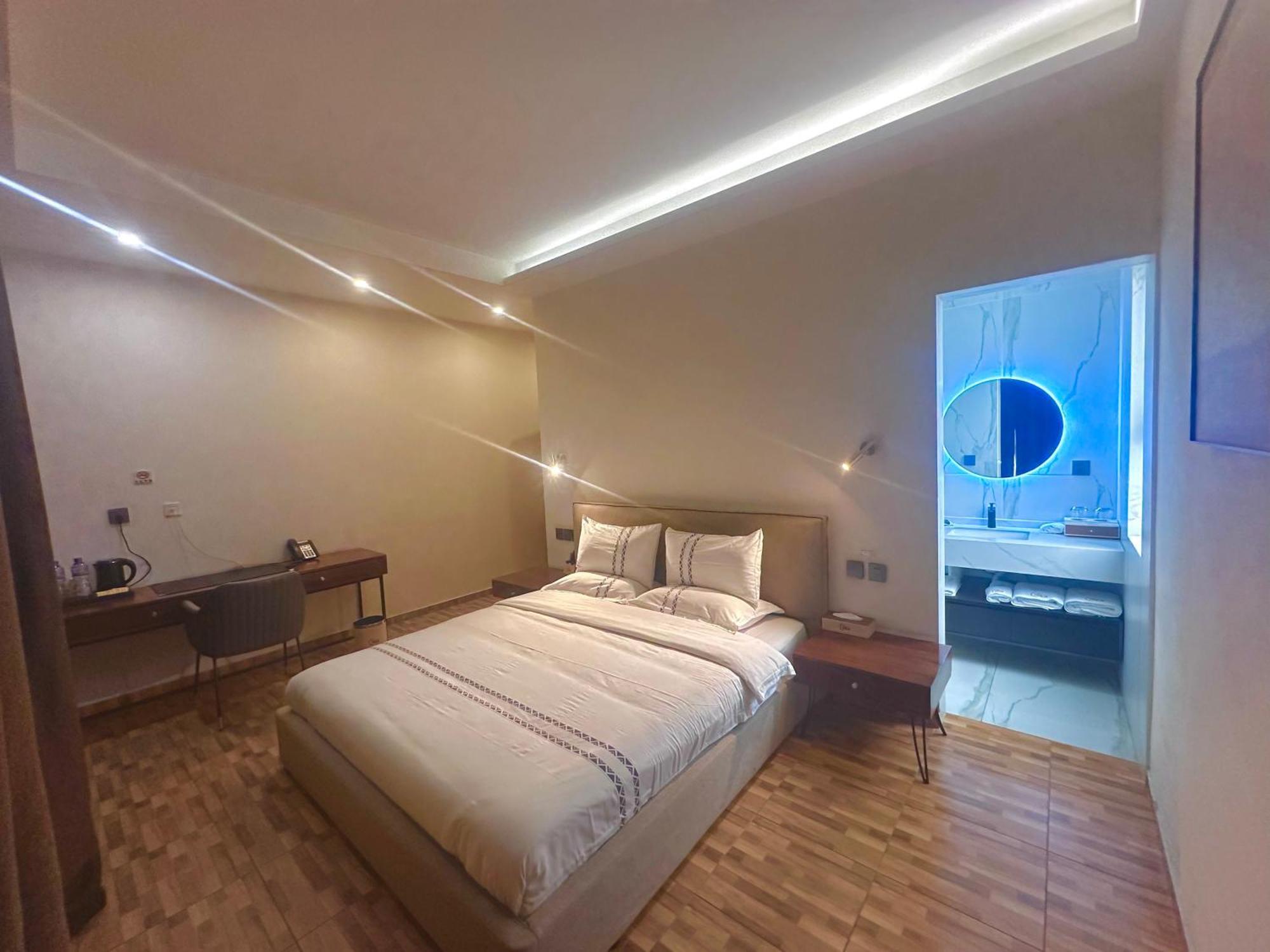 H&H Hotel Kinshasa Buitenkant foto