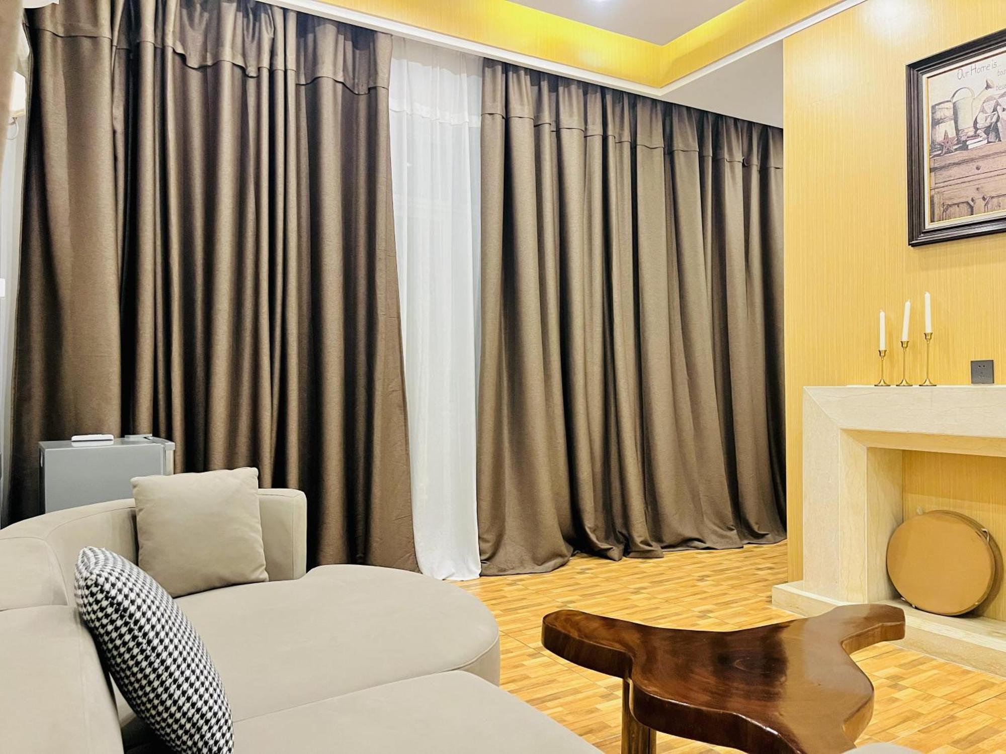 H&H Hotel Kinshasa Buitenkant foto